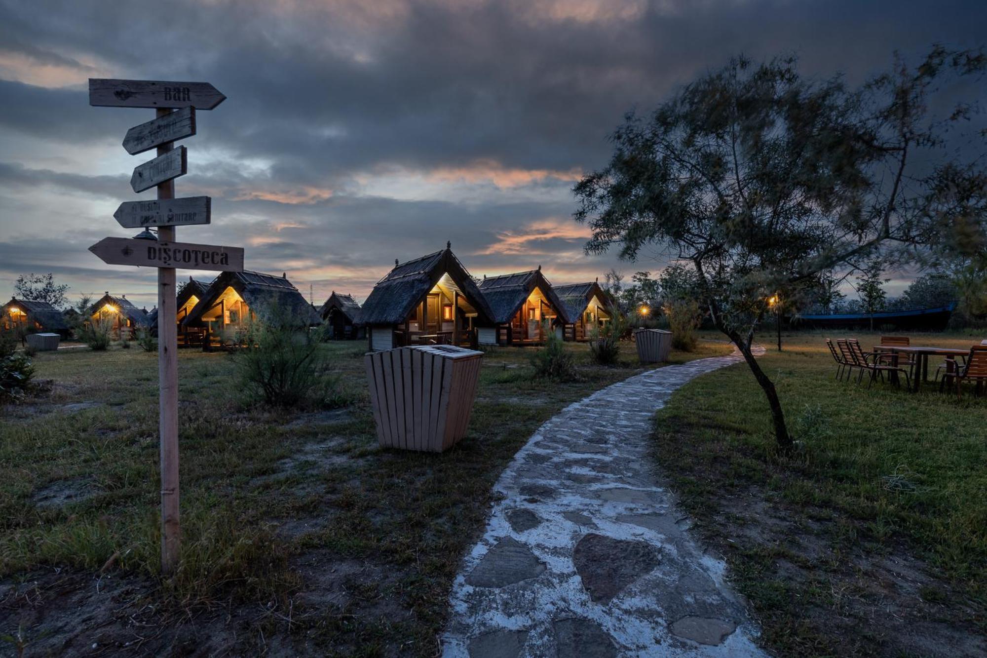 Dolphin Camping Сфынту-Георге Экстерьер фото