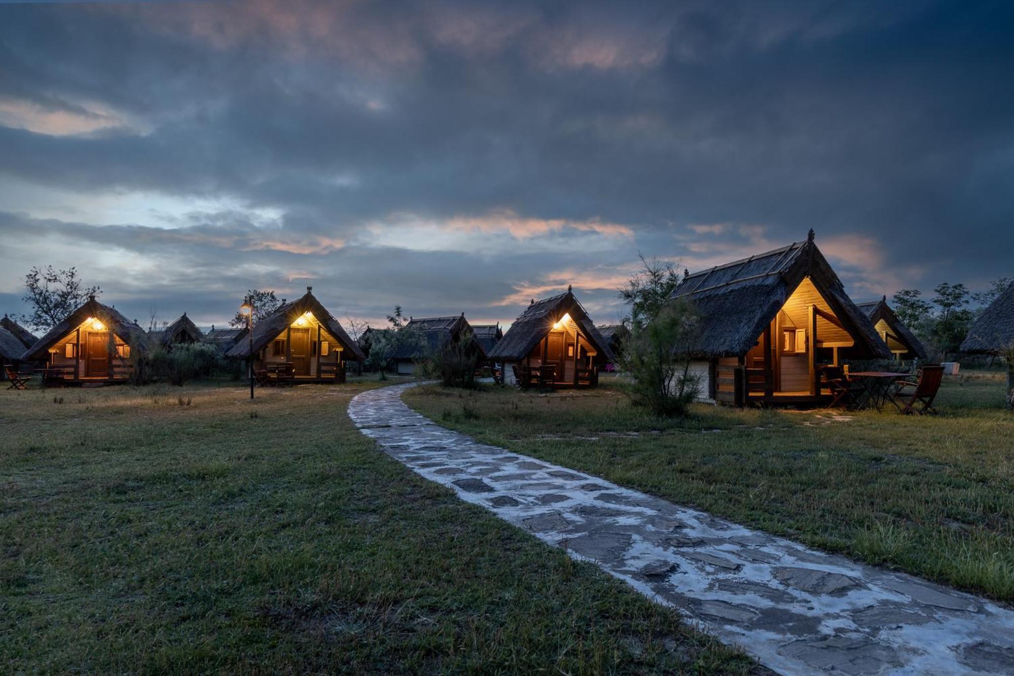 Dolphin Camping Сфынту-Георге Экстерьер фото