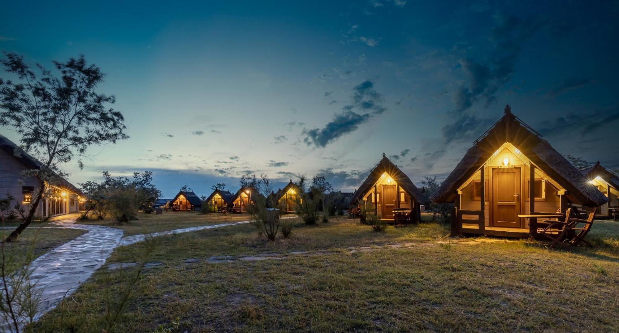 Dolphin Camping Сфынту-Георге Экстерьер фото