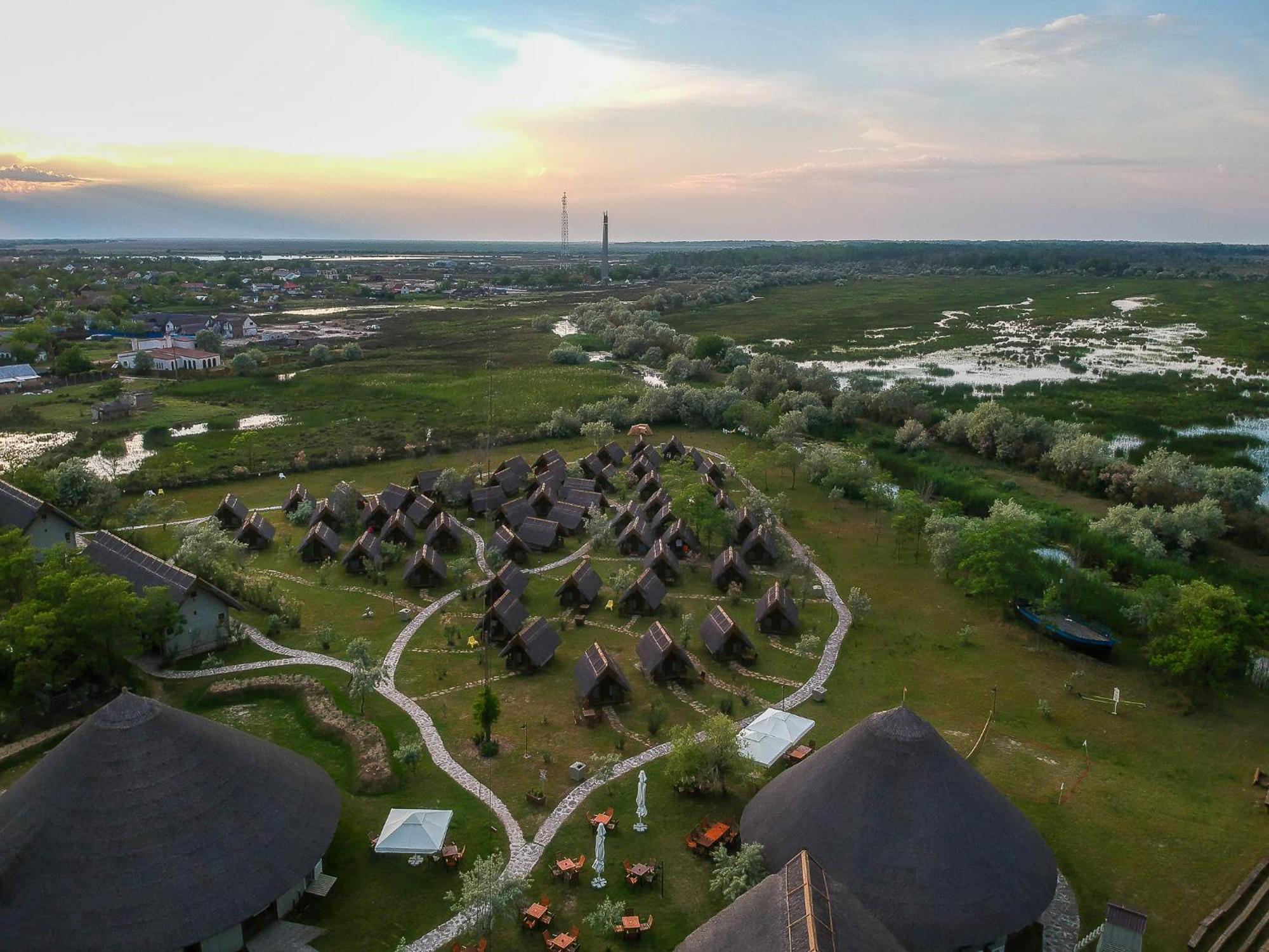Dolphin Camping Сфынту-Георге Экстерьер фото