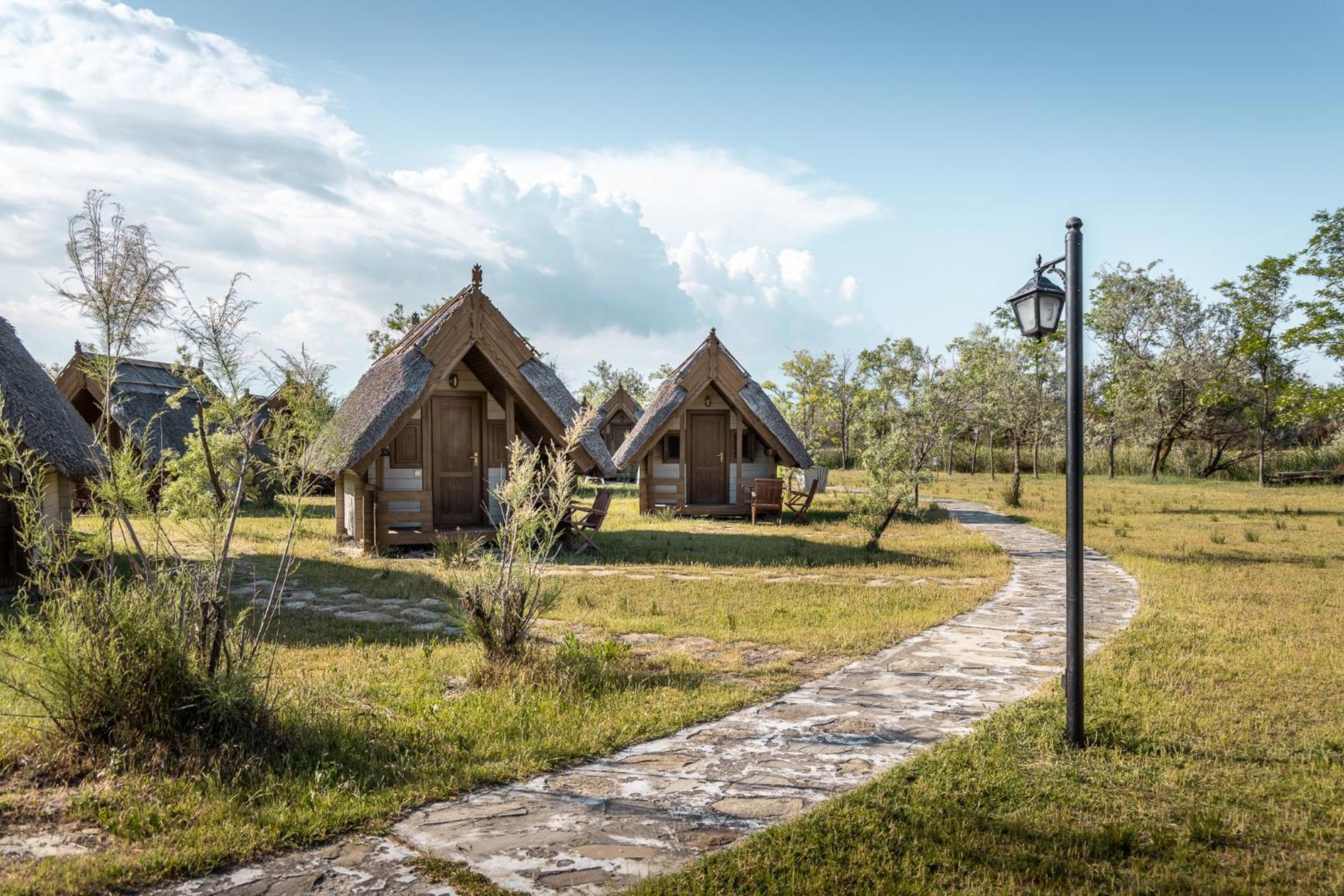 Dolphin Camping Сфынту-Георге Экстерьер фото